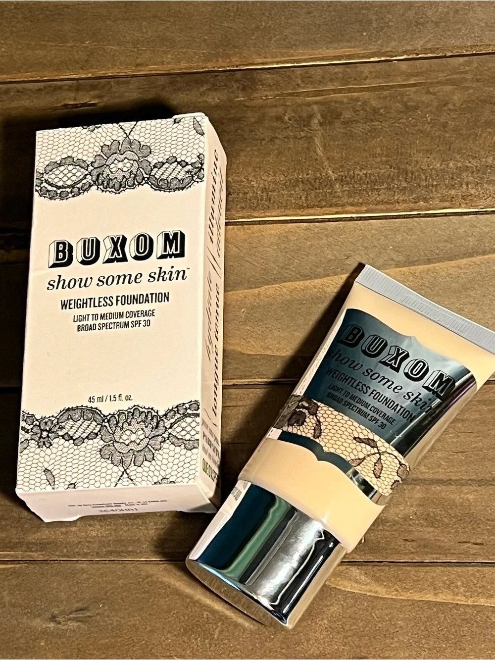 Buxom Show Some Skin Weightless Foundation -FAIR GAME- discontinued NIP